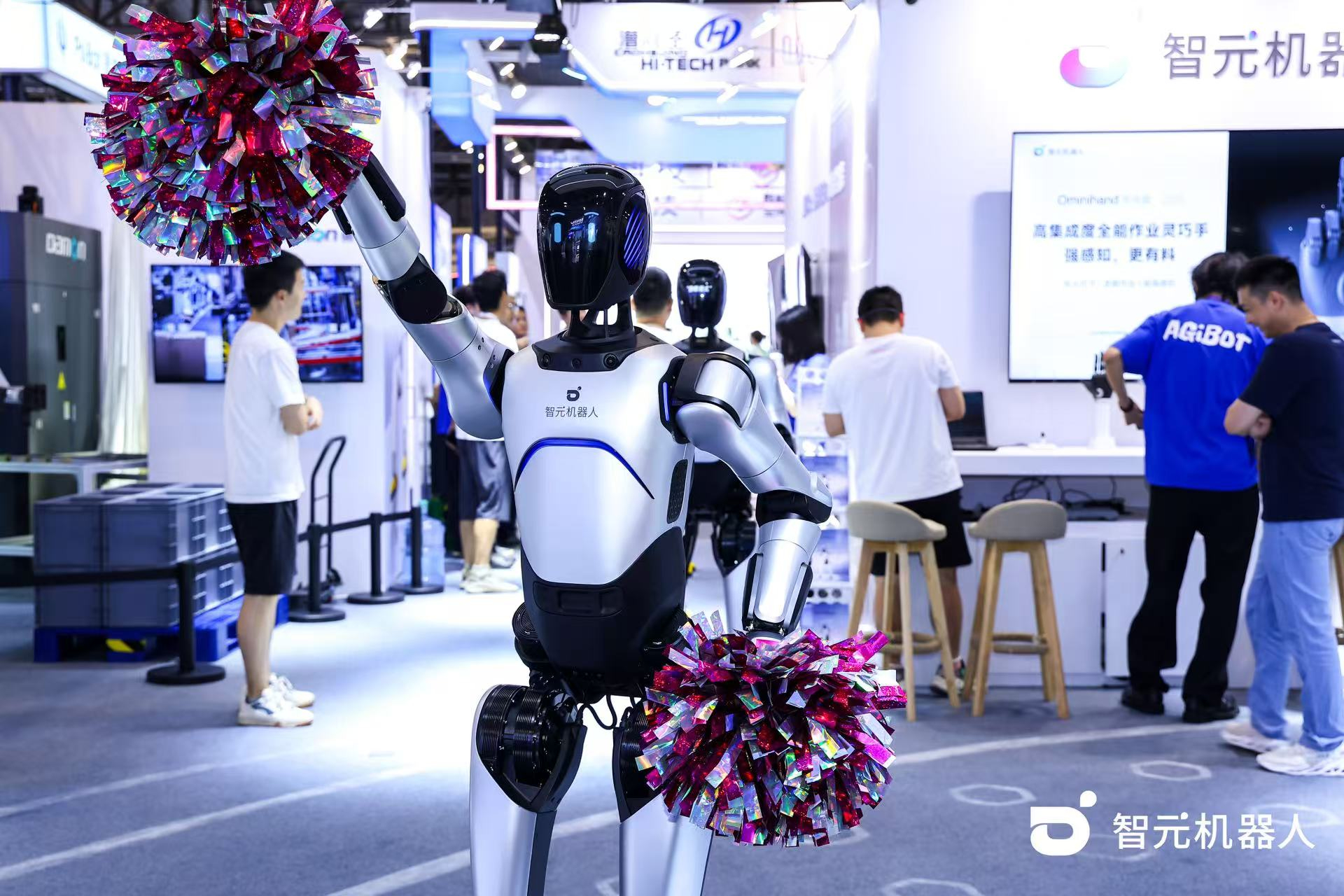 710公海线路检测中心机器人 WAIC 首日展台火爆，机器...